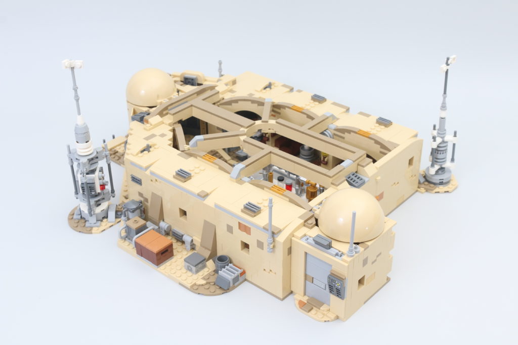 LEGO Star Wars 75290 Mos Eisley Cantina review 32