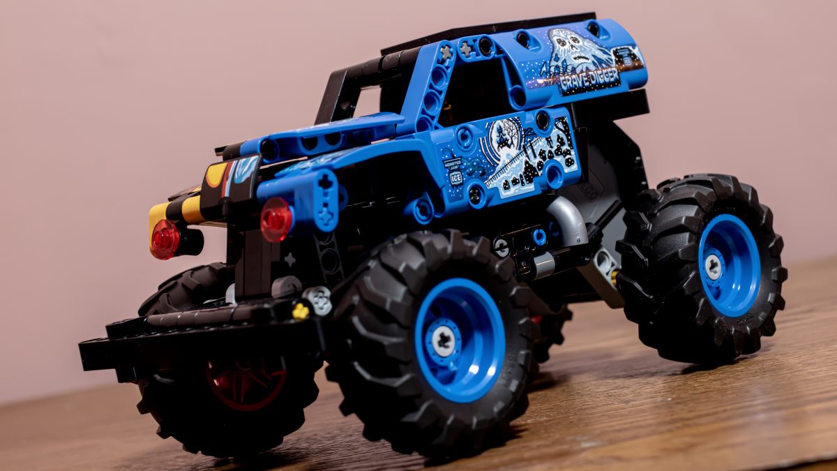 LEGO Technic 42219 Monster Jam Grave Digger 2 1200x675