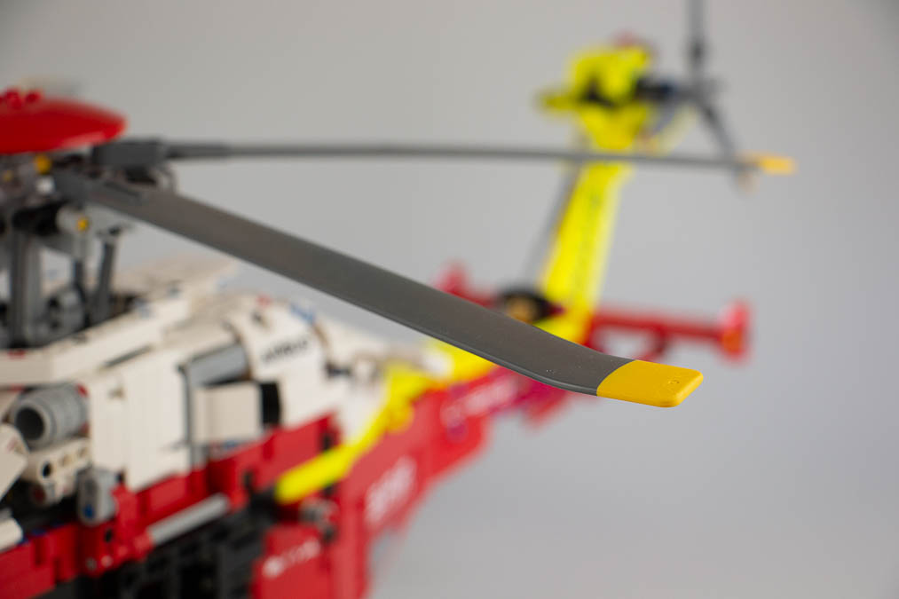 42145 Technic Airbus H175 Rescue Helicopter 29