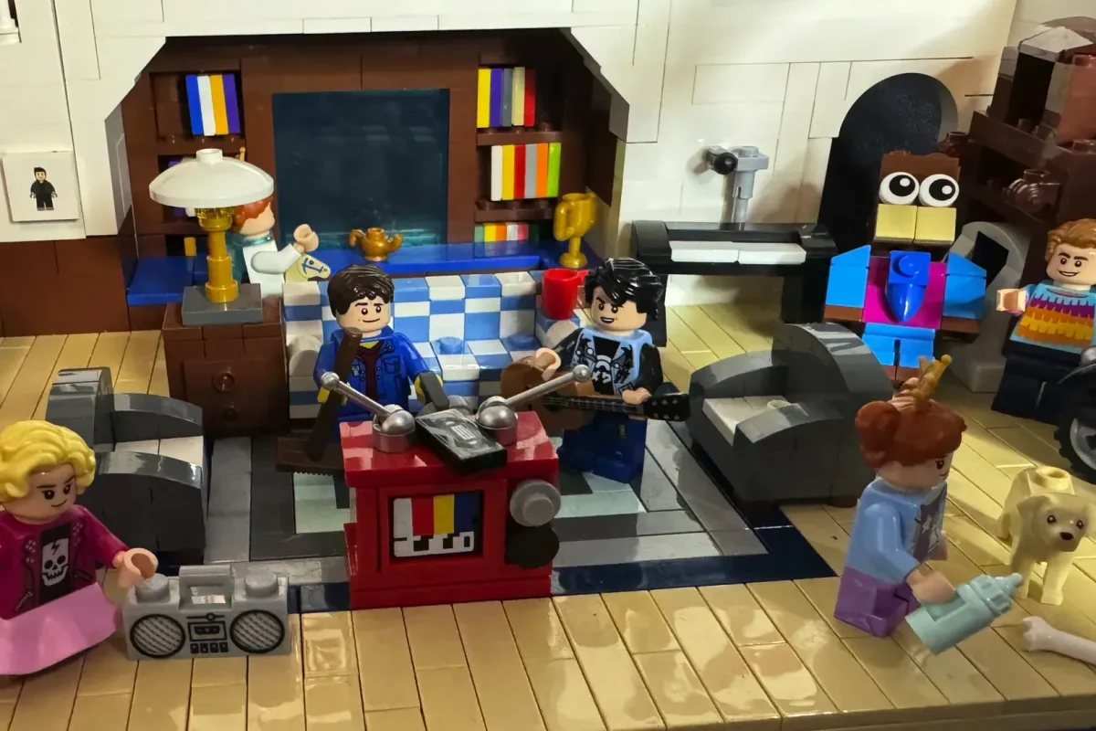 LEGO Ideas full house living room 3 1200x800