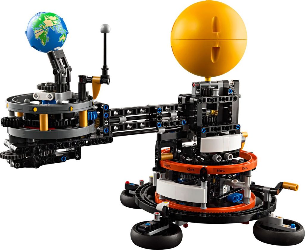LEGO Technic 42179 Planet Earth and Moon in Orbit 3 1024x839