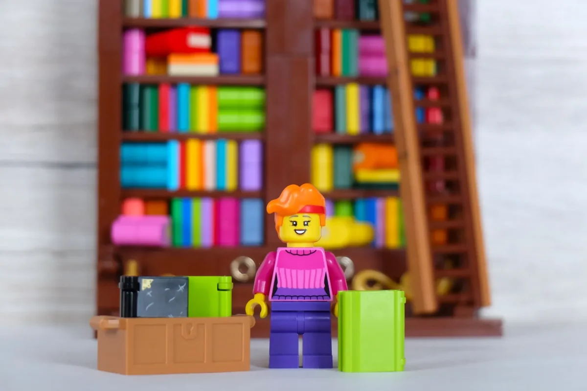 LEGO Ideas lighted little library 3 1 1200x799