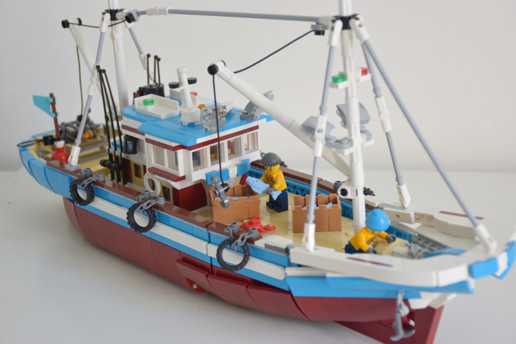 LEGO BrickLink Designer Program Great Fishing Boat 1