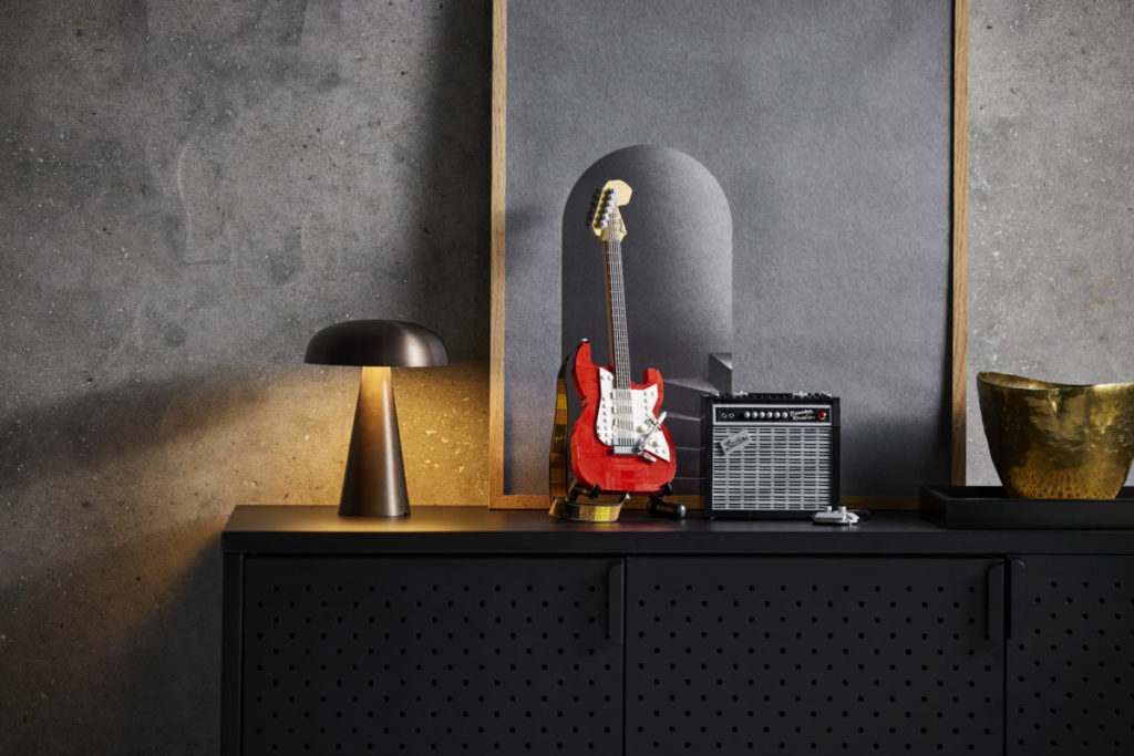 LEGO Ideas 21329 Fender Stratocaster 33 1024x683