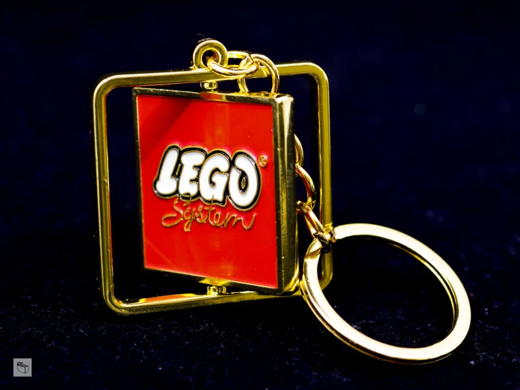 RAMBLING BRICK LEGO VIP 1964 logo keychain 1 1024x768