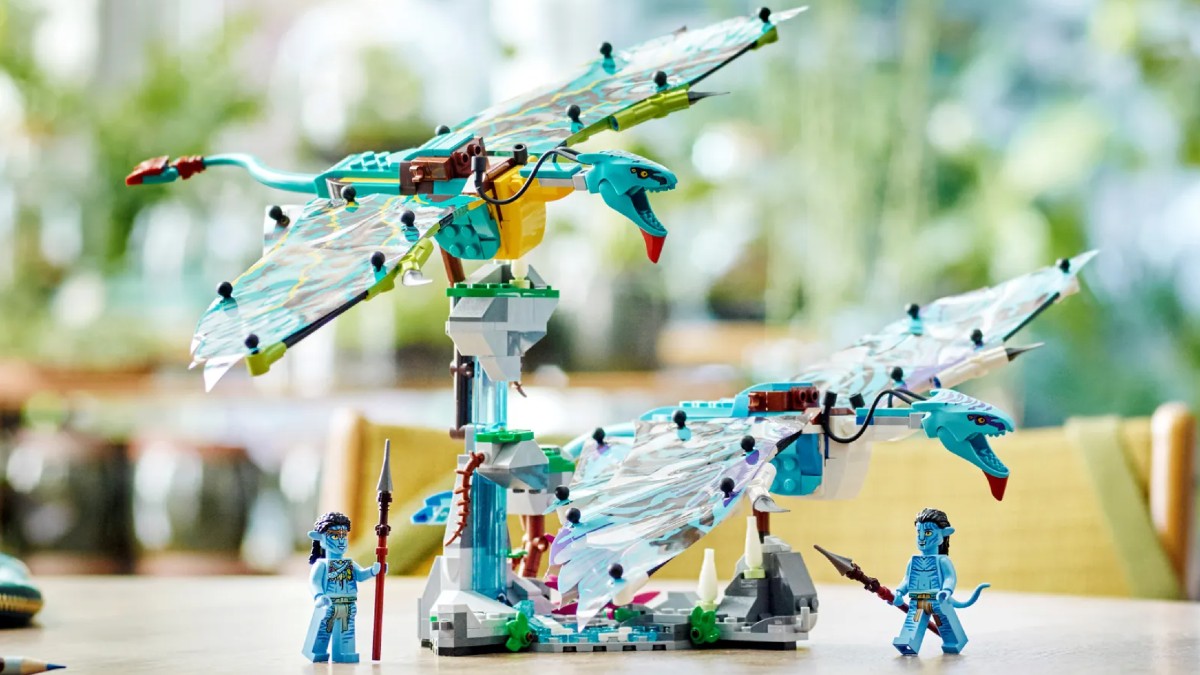 10% off LEGO Avatar pre-order 75572 Jake & Neytiri’s First Banshee Flight at Zavvi