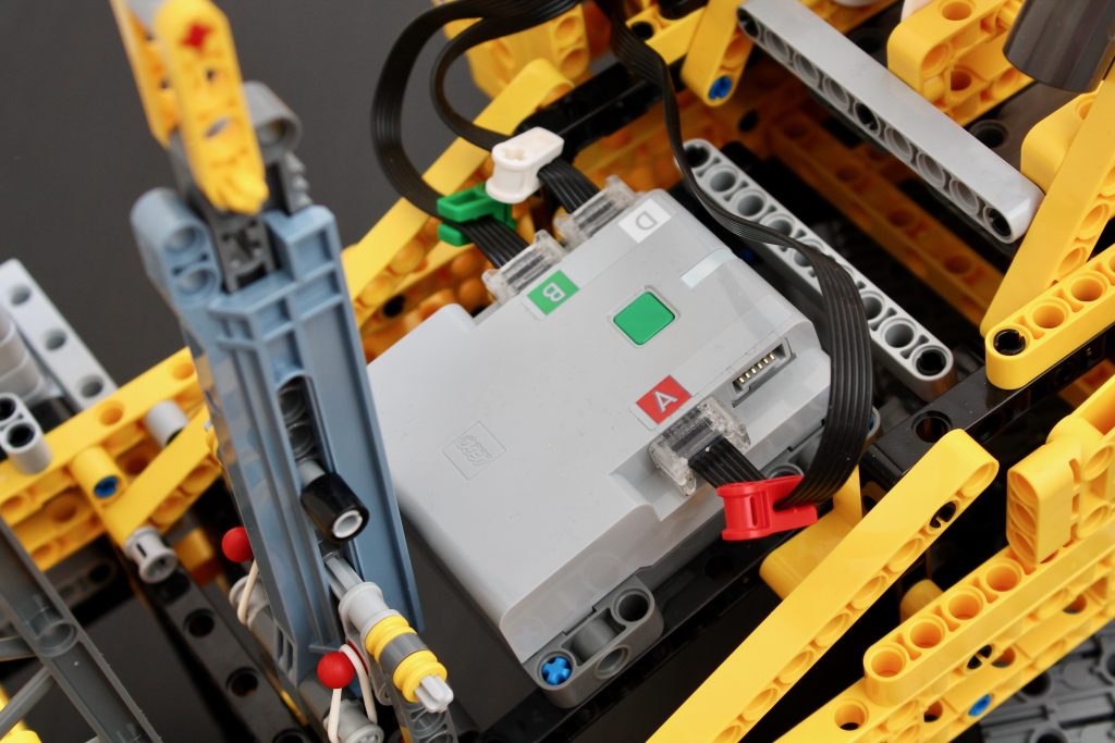 LEGO Technic 42146 Liebherr Crawler Crane LR 13000 review 10 1024x683