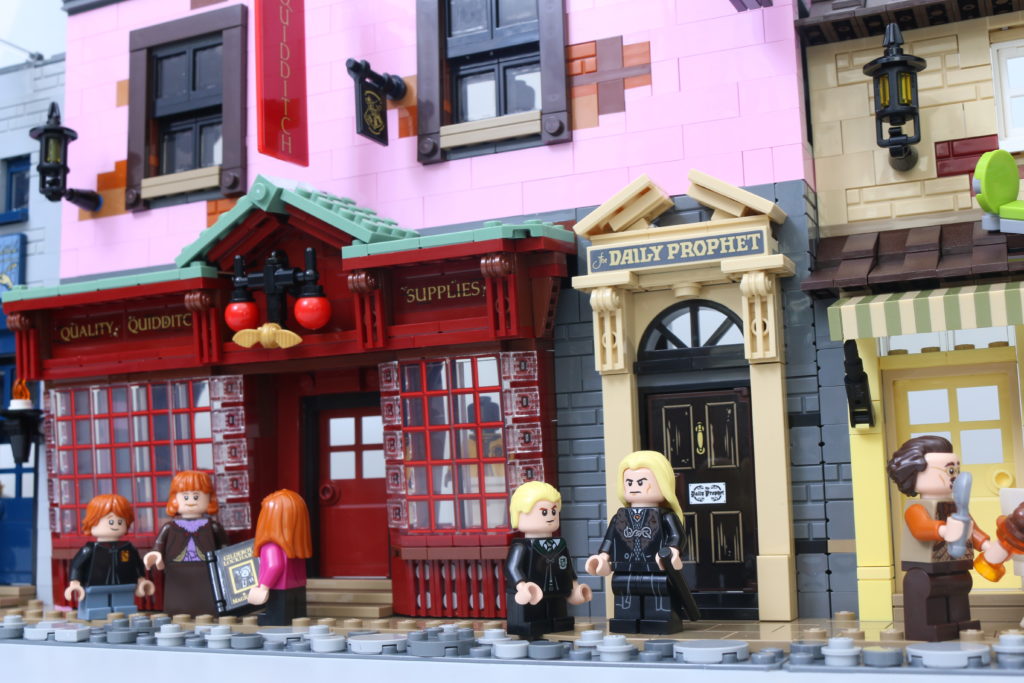 LEGO Harry Potter 75978 Diagon Alley review 2