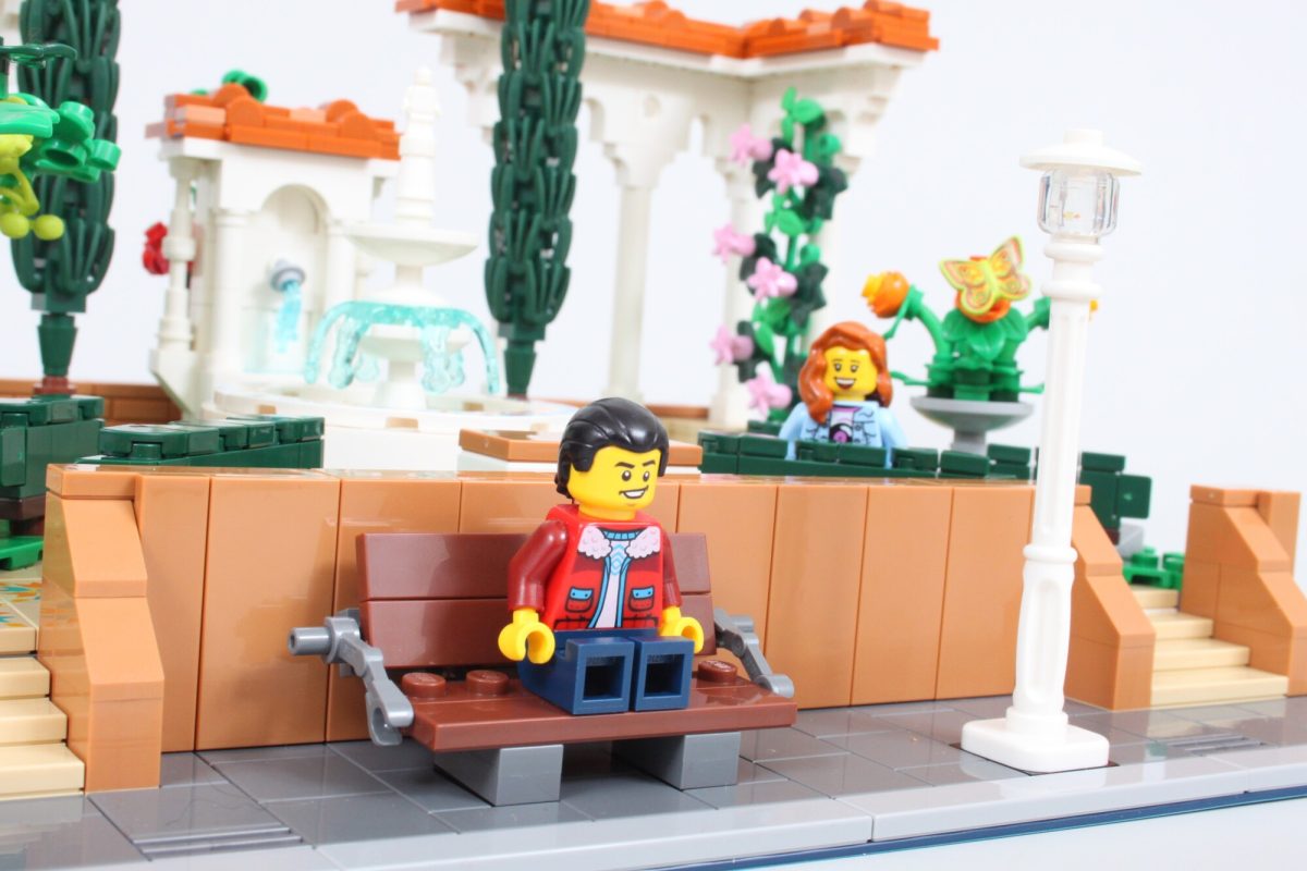 lego 10359 fountain garden modular rebuild review 9 1200x800