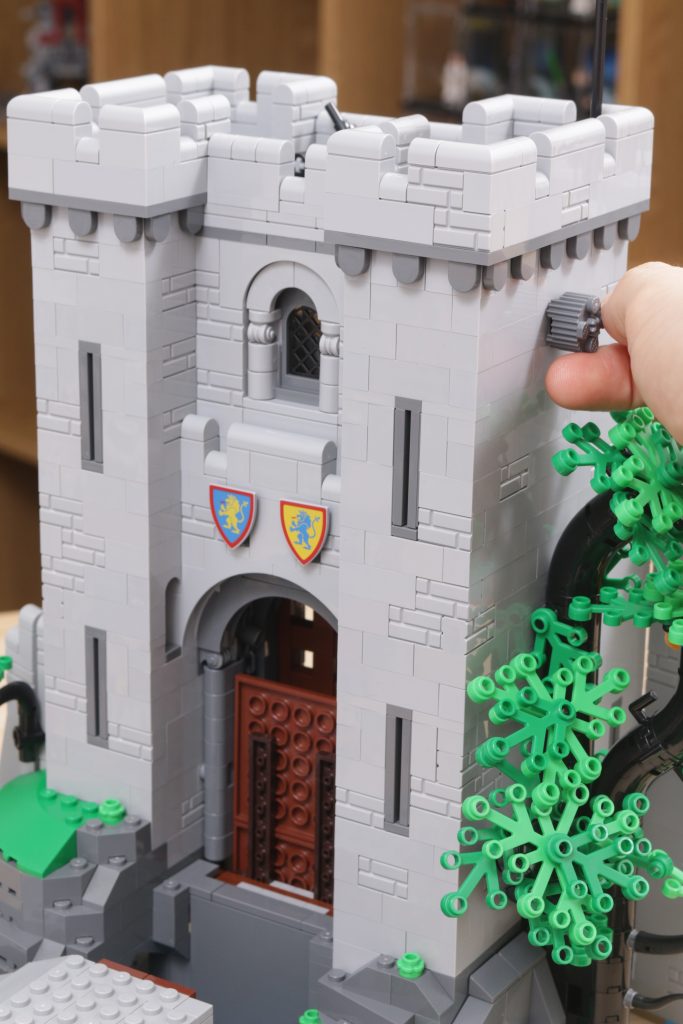 LEGO ICONS 10305 Lion Knights Castle review 63 683x1024