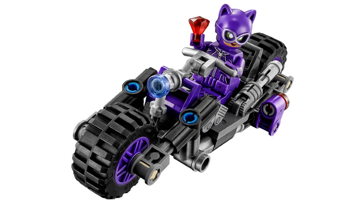 We've had a Zoë Kravitz Catwoman LEGO Batman minifigure before