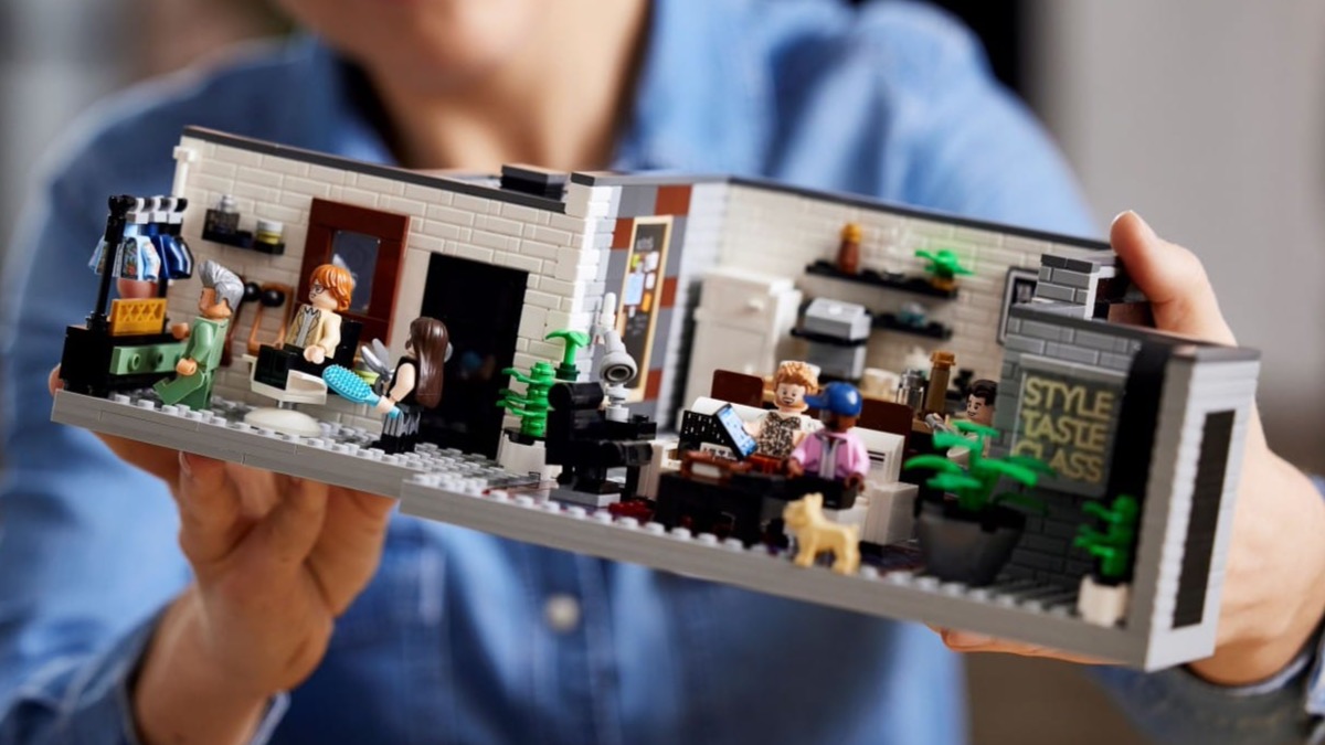 LEGO 10291 Queer Eye's box art features a potentially damaging discrepancy
