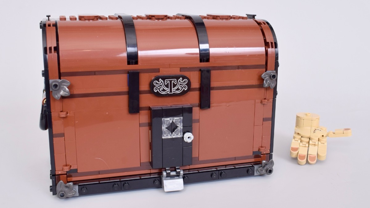 LEGO Wednesday 76785 Thing's Apartment review
