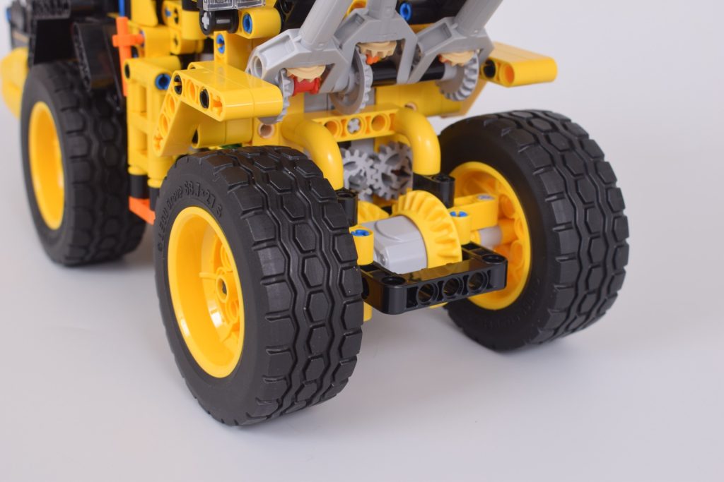 LEGO Technic 42209 Volvo L120 Electric Wheel Loader review 19 1024x683