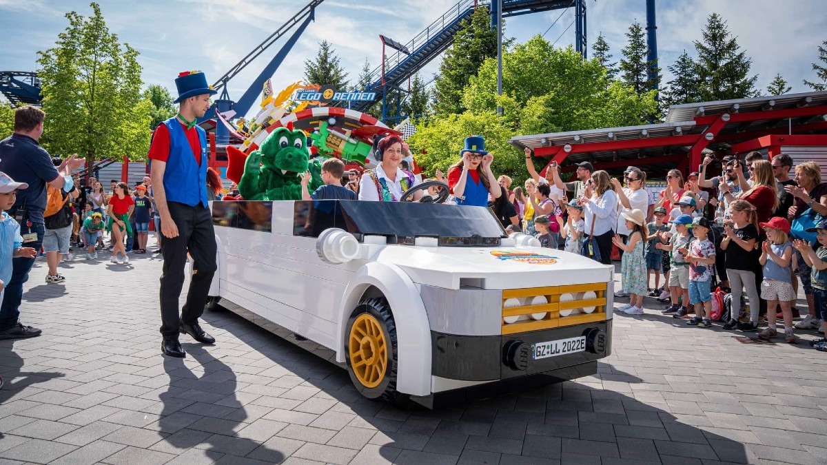 Four more LEGO parades before 80111 Lunar New Year Parade