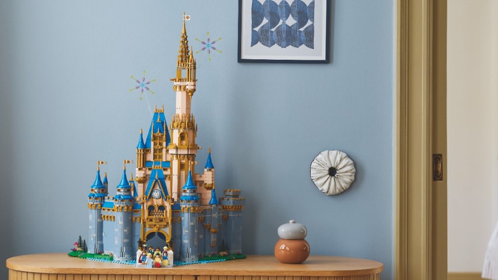 LEGO 43222 Disney Castle featured 2 1024x576