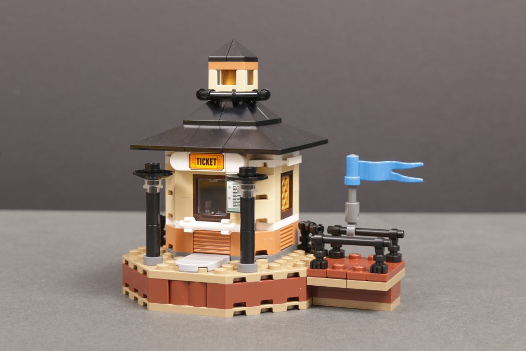5009157 LEGO Amelia Ticket Booth gift with purchase review 2 1024x683