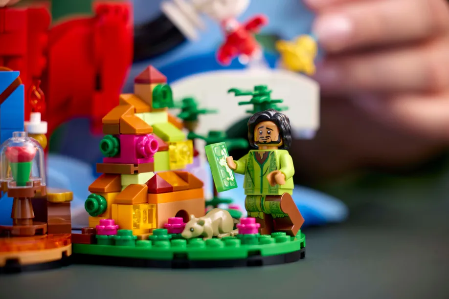 LEGO Ideas 21352 Magic of Disney 10