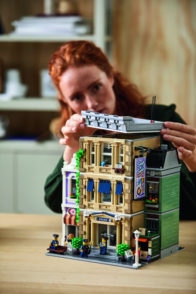 LEGO 10278 Modular Buildings Collection Police Station 30