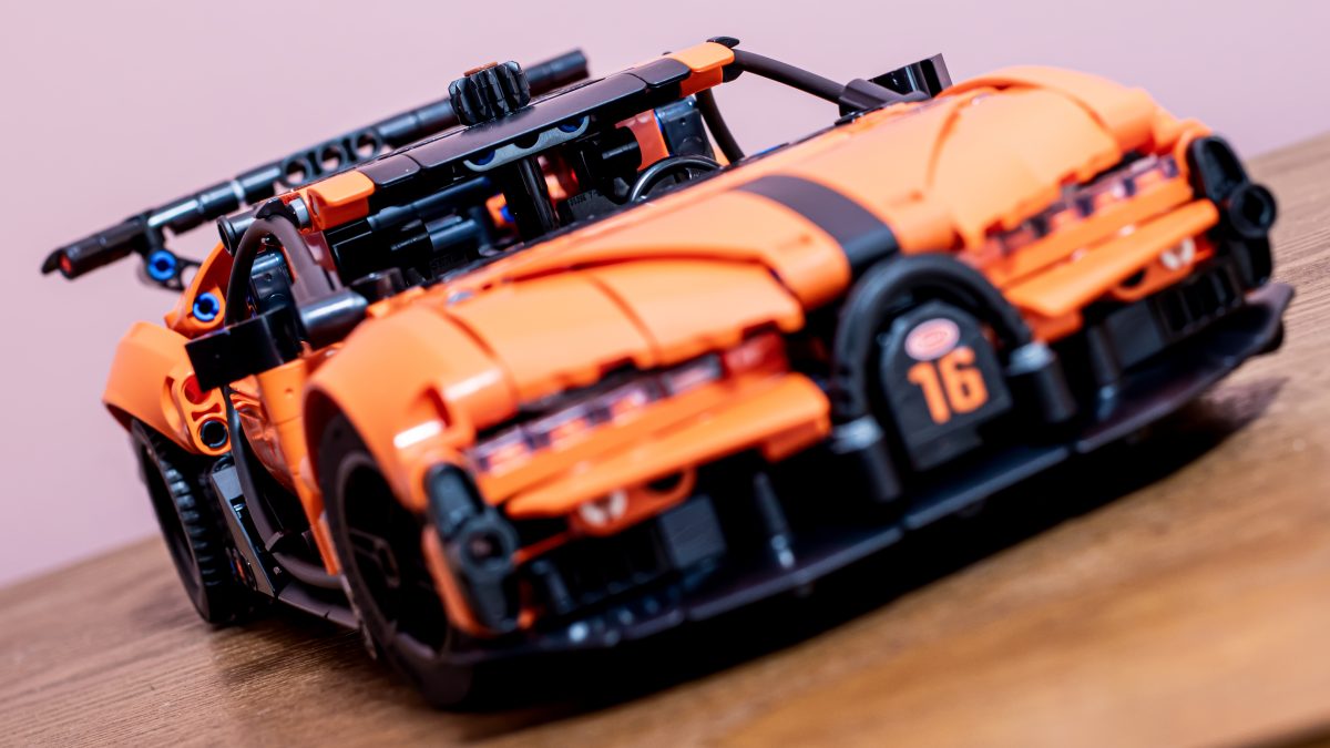 LEGO Technic 42222 Bugatti Chiron Pur Sport Hypercar 2 1200x675