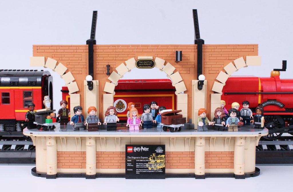 LEGO Harry Potter 76405 Hogwarts Express Collectors Edition review 62 1024x671