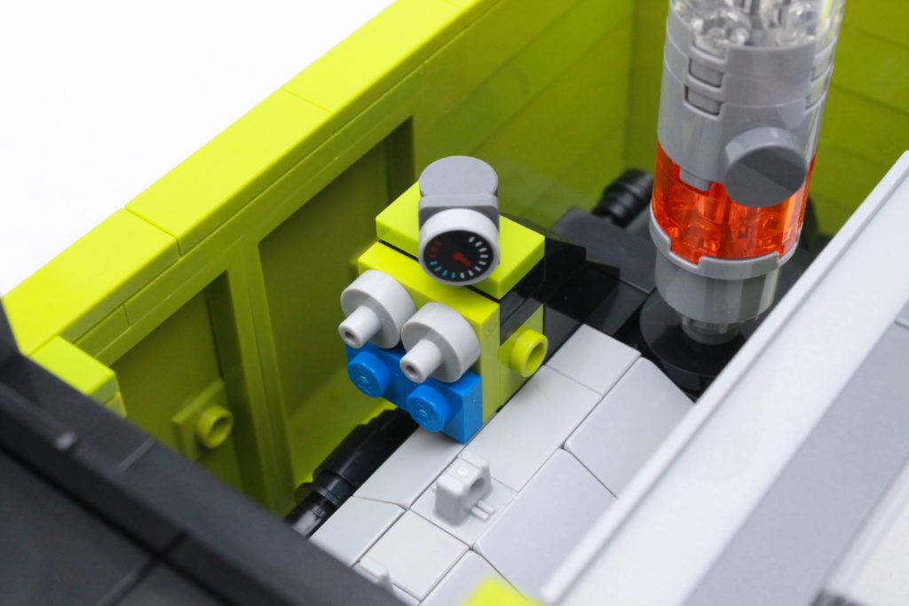 LEGO House 40502 The Brick Moulding Machine review 17