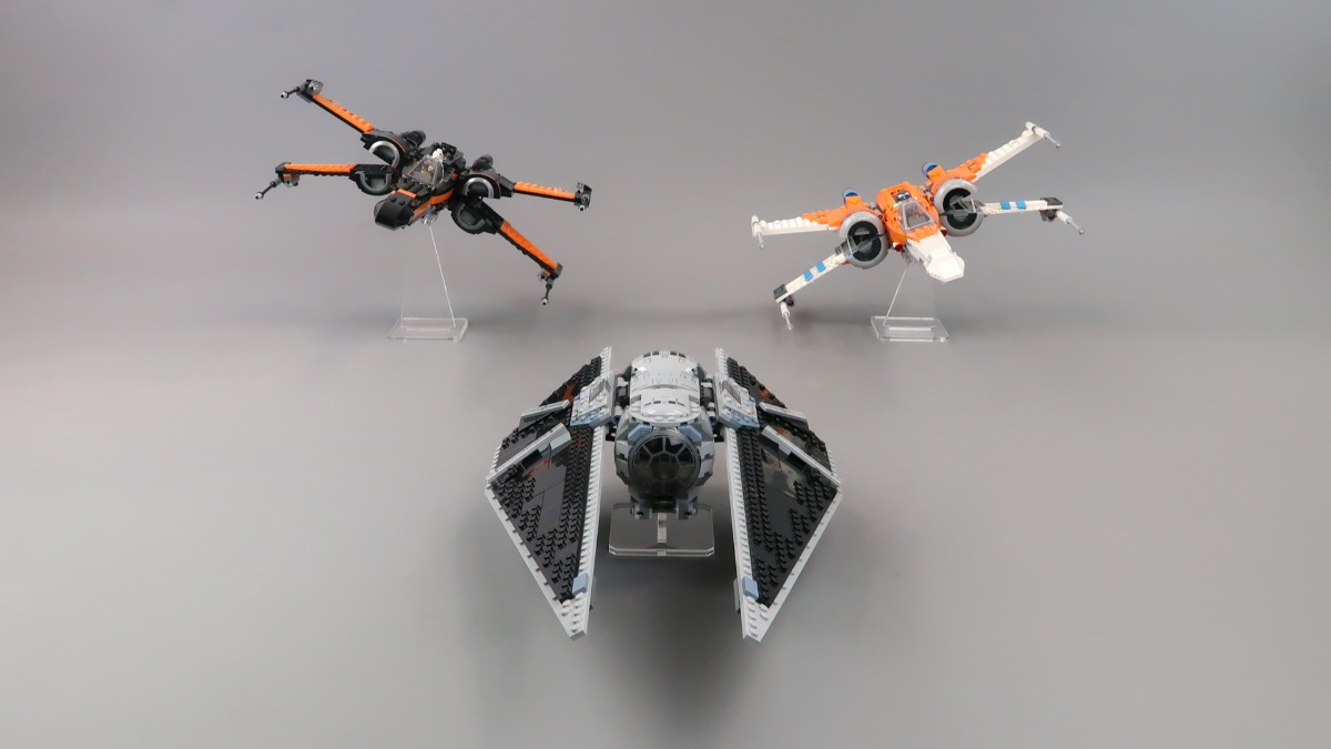 Last chance to score three free LEGO display stands with iDisplayit