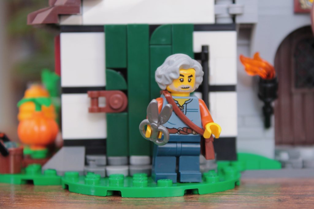 LEGO Icons 10332 Medieval Town Square review 92 1024x683