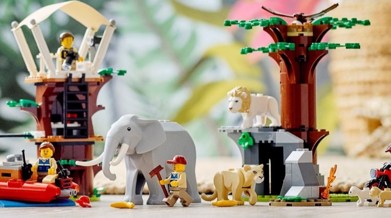 Closer look at LEGO CITY's new-for-2021 animals, including lions, elephants and more