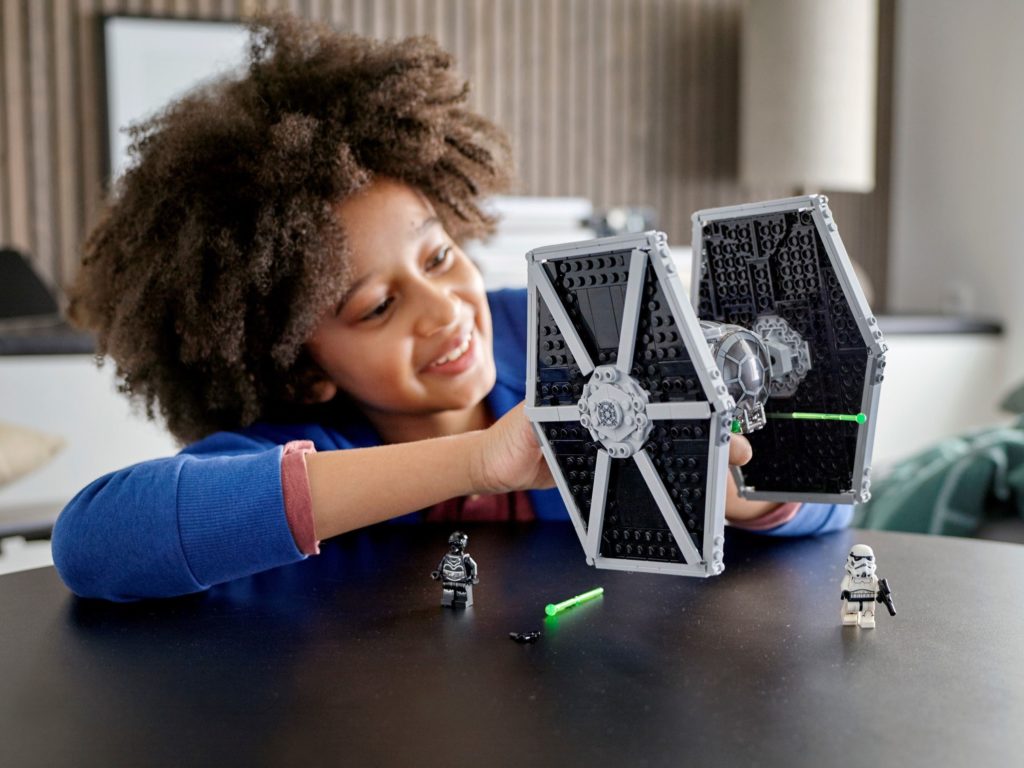 LEGO Star Wars 75300 Imperial TIE Fighter 4