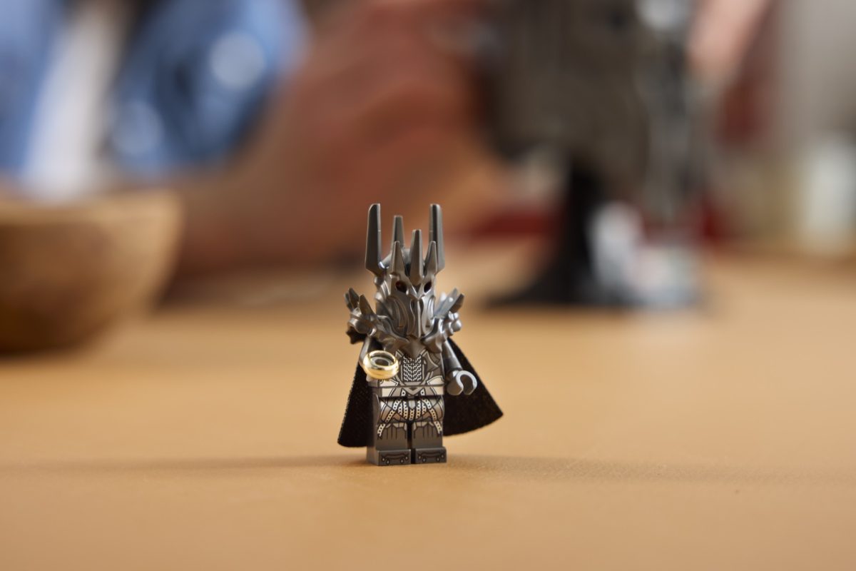 LEGO Icons 11373 The Lord of the Rings Saurons Helmet 8 1200x800