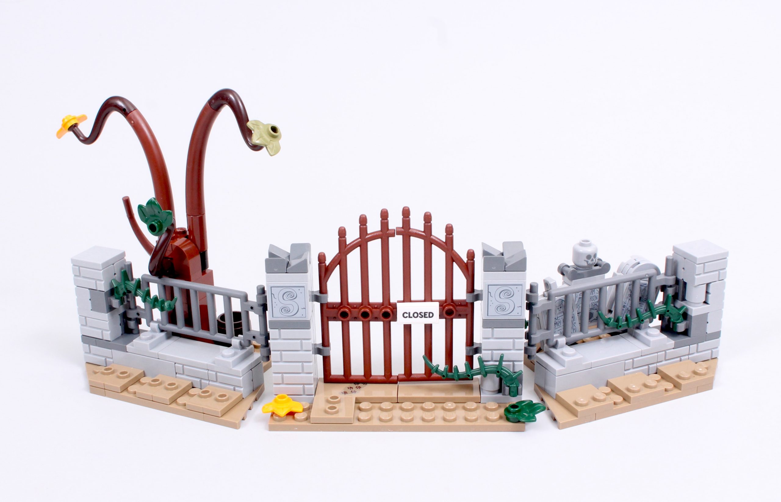 LEGO Ideas 21341 Disney Hocus Pocus The Sanderson Sisters Cottage review 8 scaled