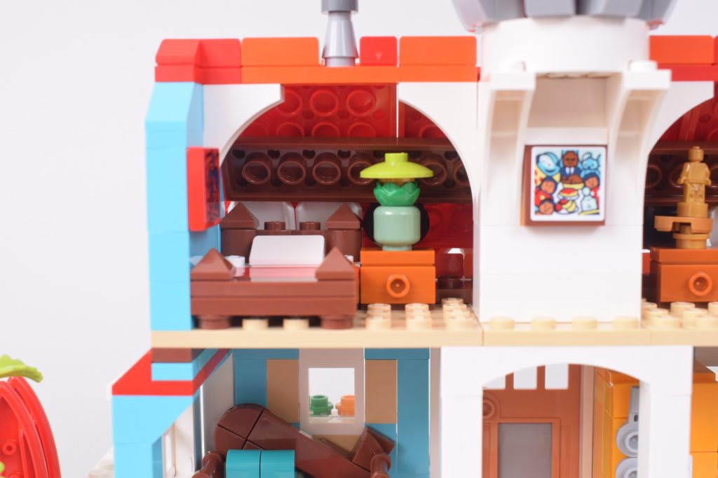 LEGO Disney 43268 Lilo and Stitch Beach House review 10 1024x683