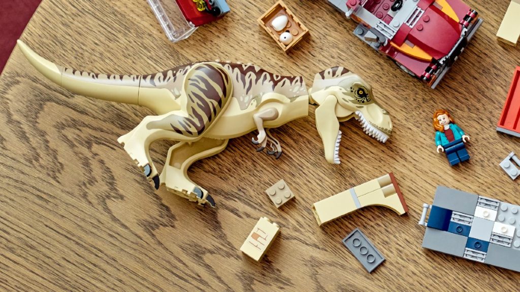 76948 LEGO Jurassic World T. rex Atrociraptor Dinosaur Breakout lifestyle featured 1024x576