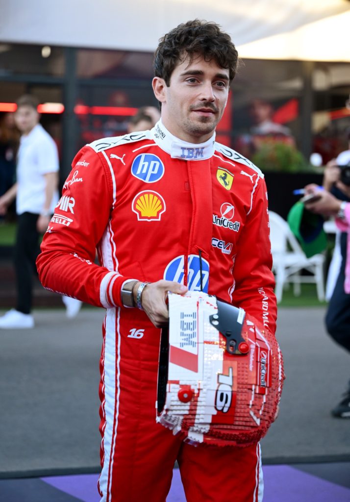 LEGO Ferrari Helmets paddock assets 11 714x1024