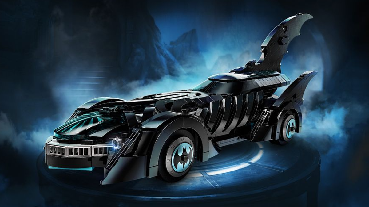 LEGO DC 76304 Batman Forever Batmobile revealed