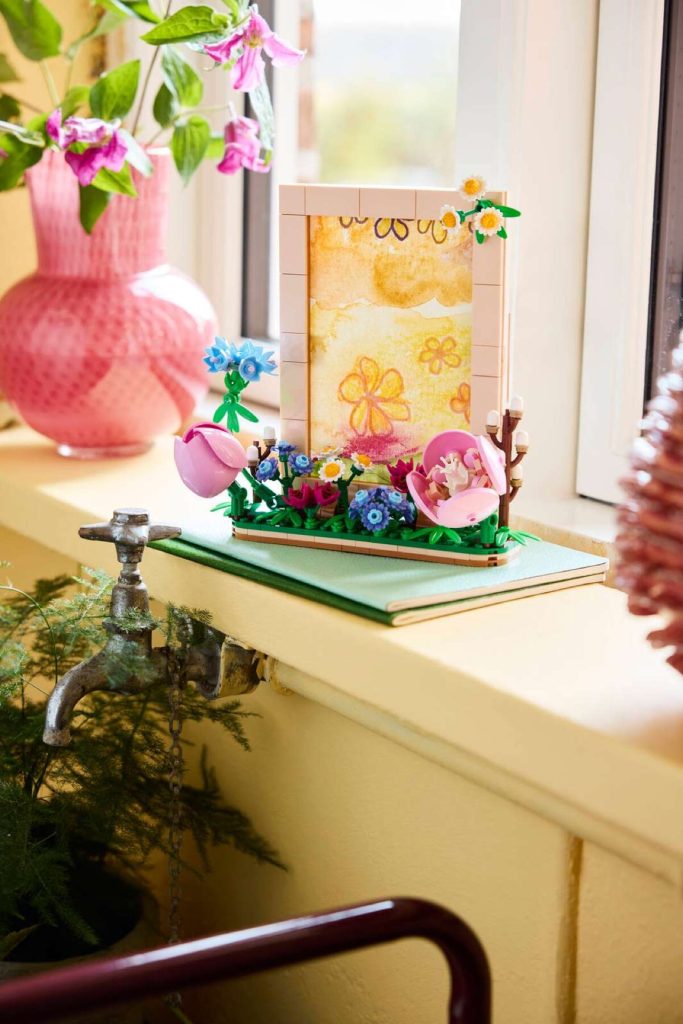 LEGO 40916 Floral Picture Frame lifestyle 2 683x1024