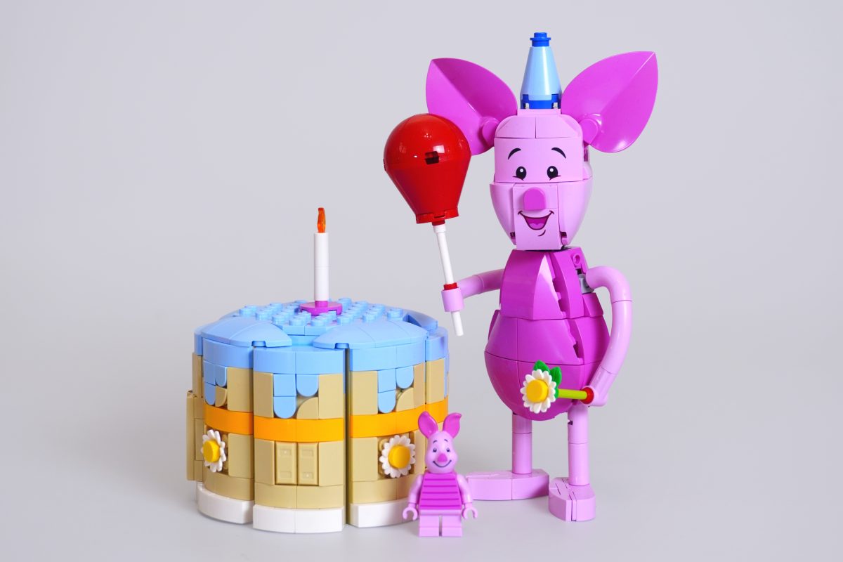 LEGO Disney 43305 Piglets Birthday Fun review 01 1200x800