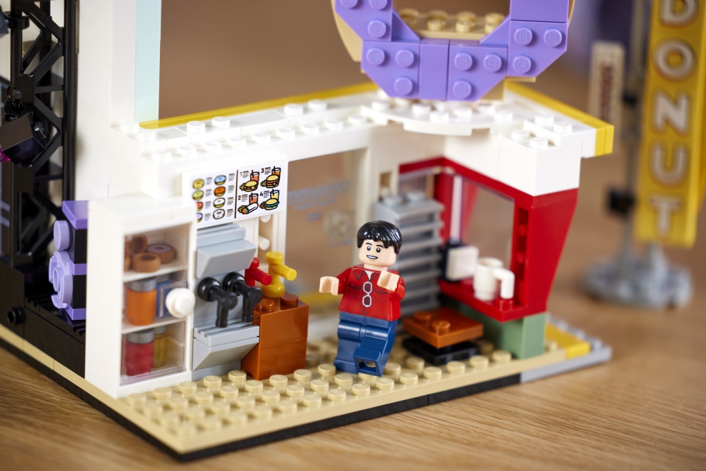 LEGO Ideas 21339 BTS Dynamite 17 1024x683