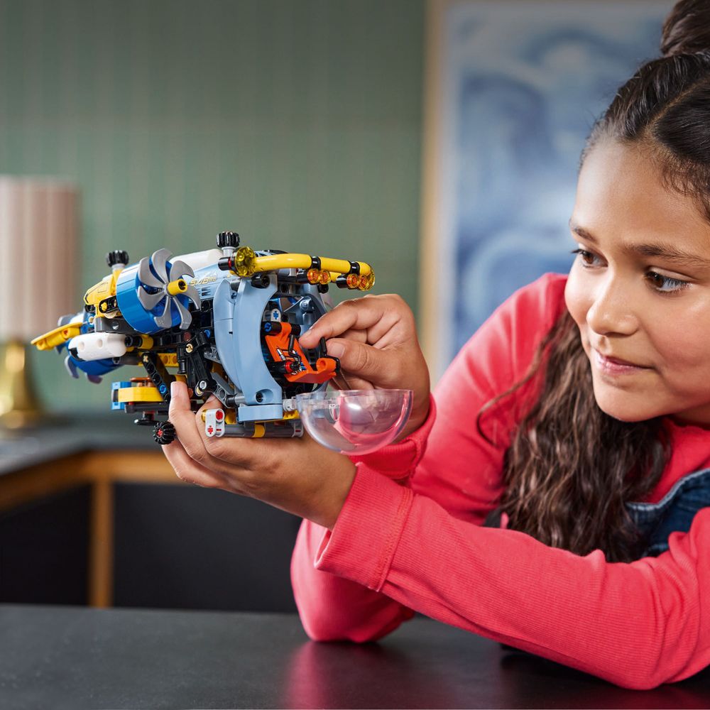 LEGO Technic 42201 Deep Sea Research Submarine 6