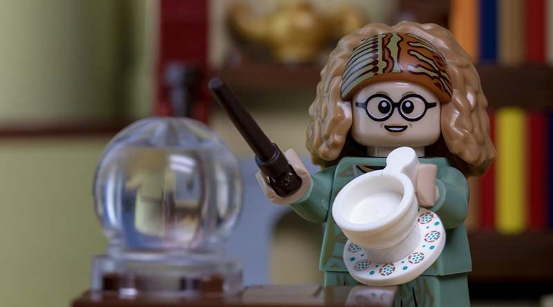 LEGO Harry Potter & Fantastic Beasts minifigure vignettes: Professor Sybill Trelawney