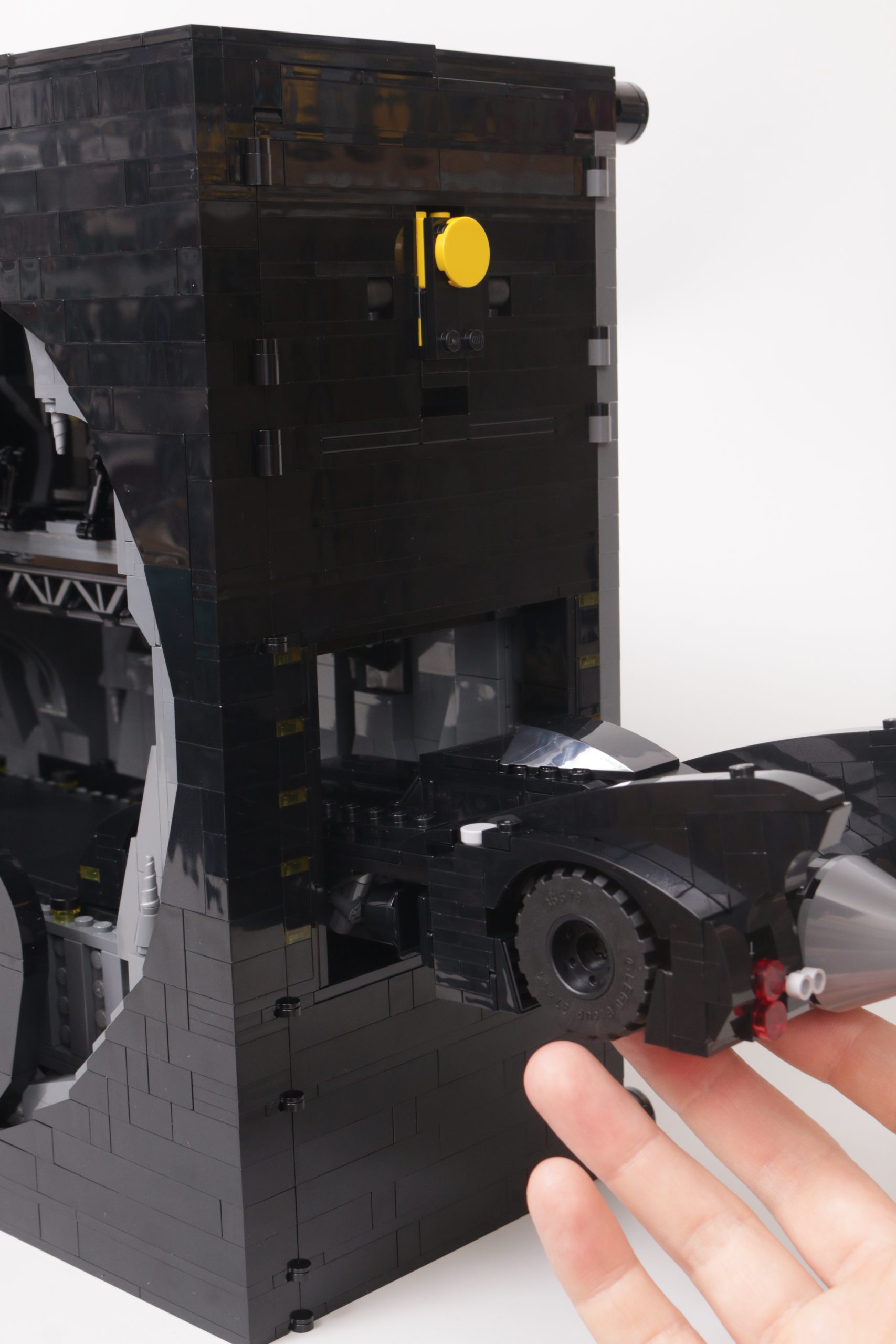 LEGO Batman 76252 Batcave – Shadow Box review 23i scaled