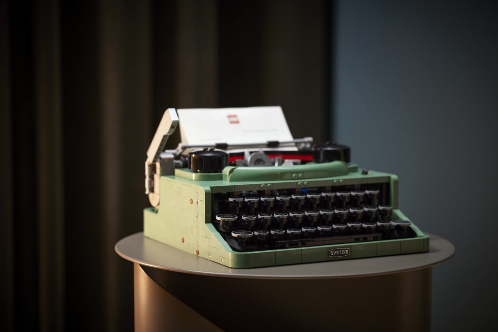 LEGO Ideas 21327 Typewriter lifestyle 13