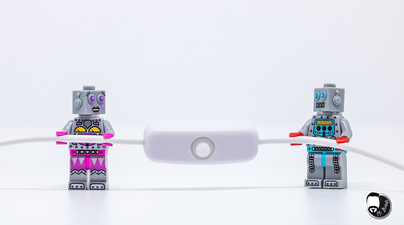 Brick Pic of the Day: Robot romance