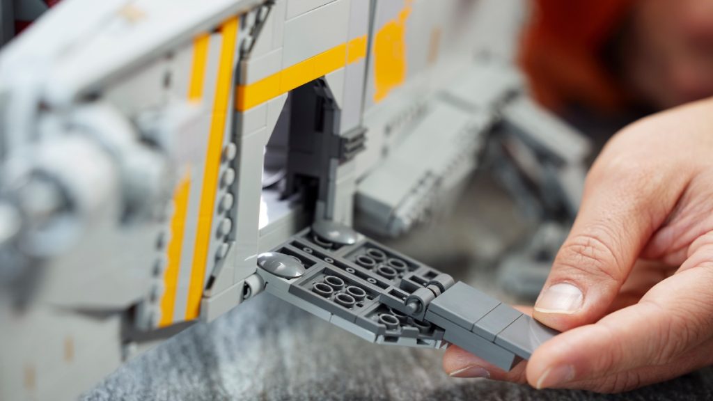 LEGO Star Wars 75331 The Razor Crest door featured 1024x576
