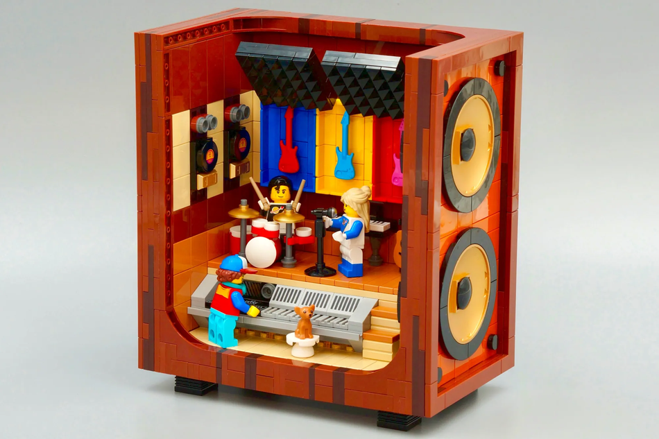 LEGO Ideas The secret life of. Retro Speaker