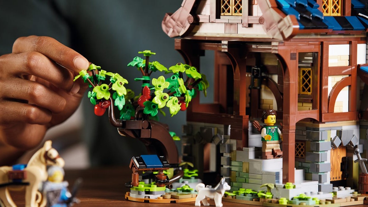 Eight of the biggest LEGO sets retiring in 2023