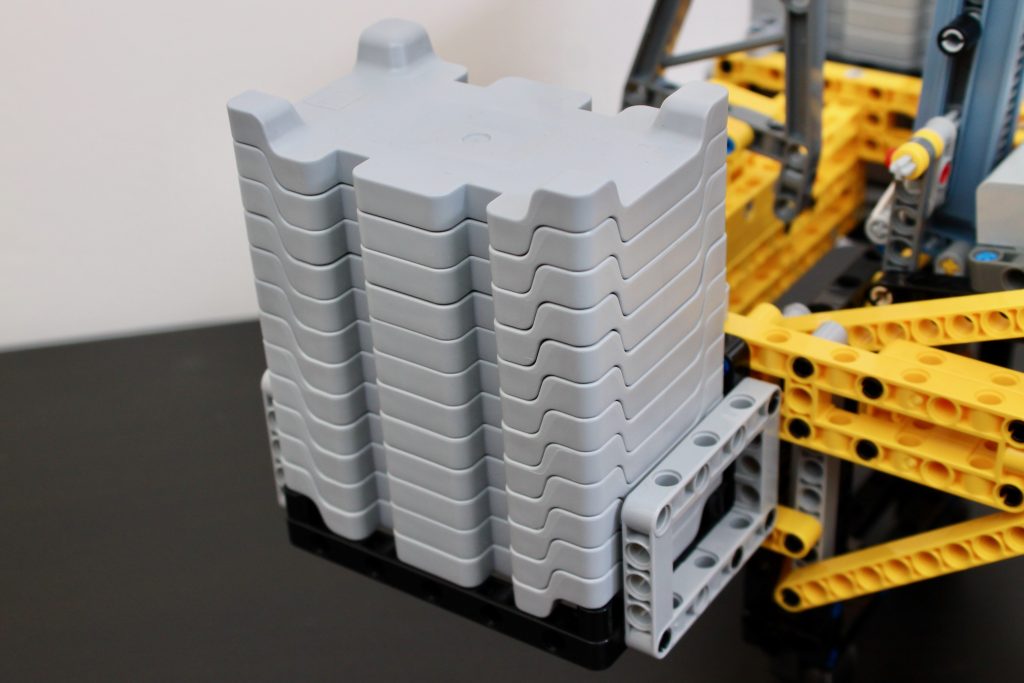 LEGO Technic 42146 Liebherr Crawler Crane LR 13000 review 11 1024x683