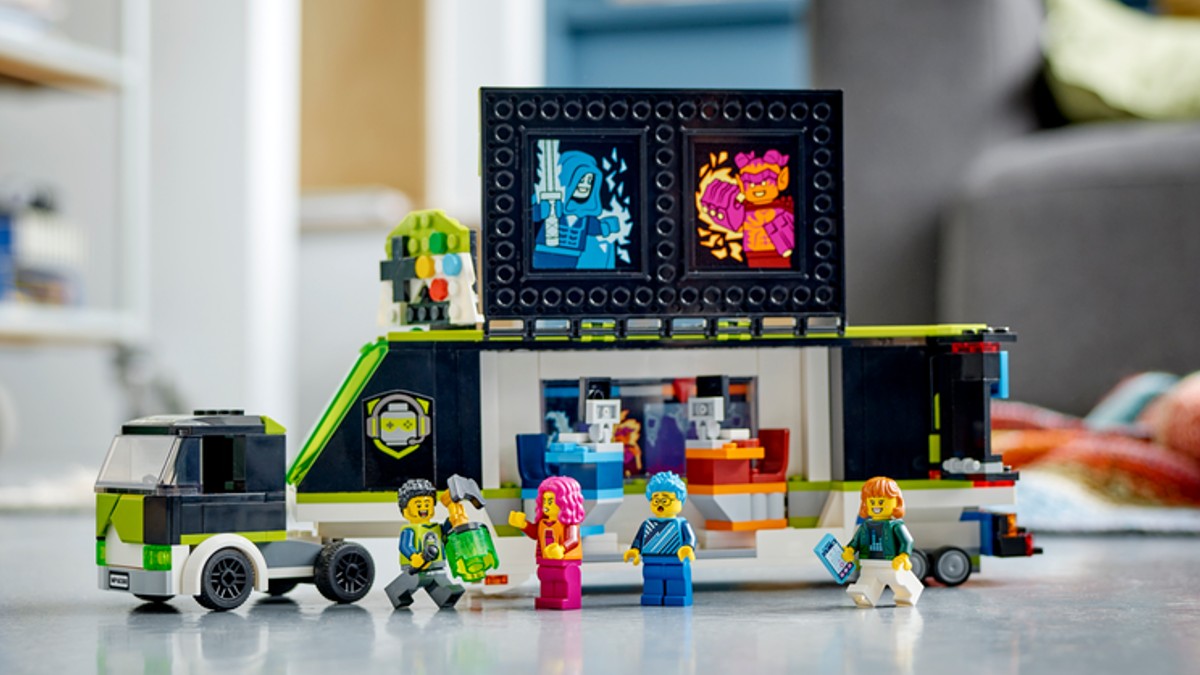 This LEGO City 2023 set presents amazing minifigures, but they’re not included