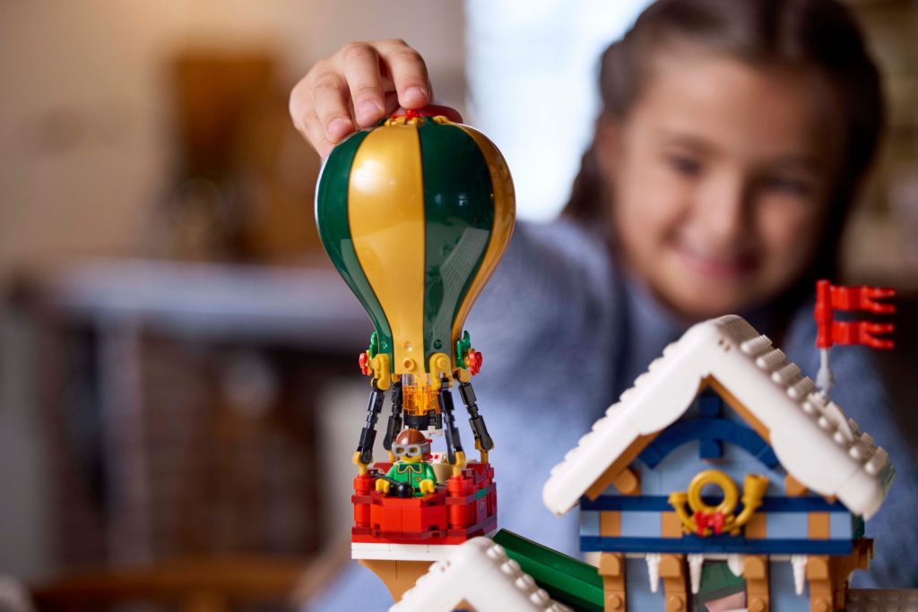 LEGO Winter Village 10339 Santas Post Office 17 1024x683